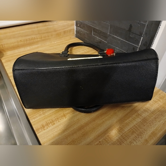 Betsey Johnson Like NEW Black Tote/Crossbody with Kisslock - Picture 14 of 15